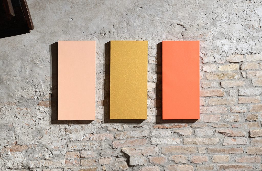 Sonia Costantini. EA22-17 Rosa di Piero, BB22-15 Gold, EB22-18 Rosso corallo