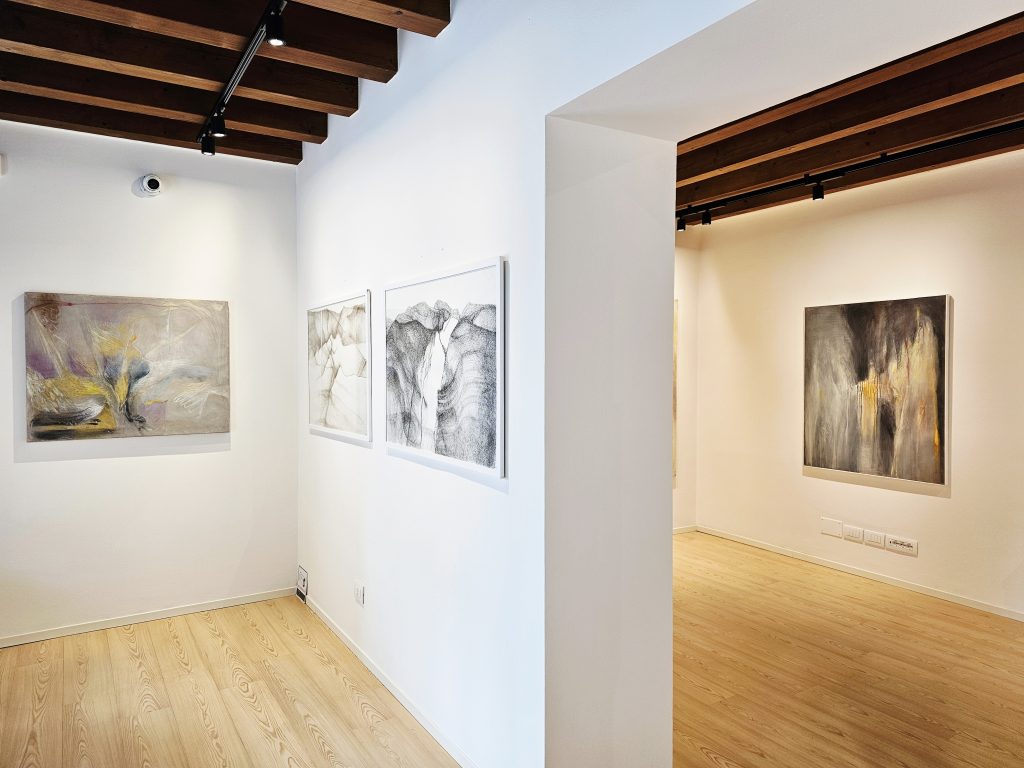 2026 MARIANGELA DE MARIA. Attese. OAGC OltreArte Galleria Contemporanea
